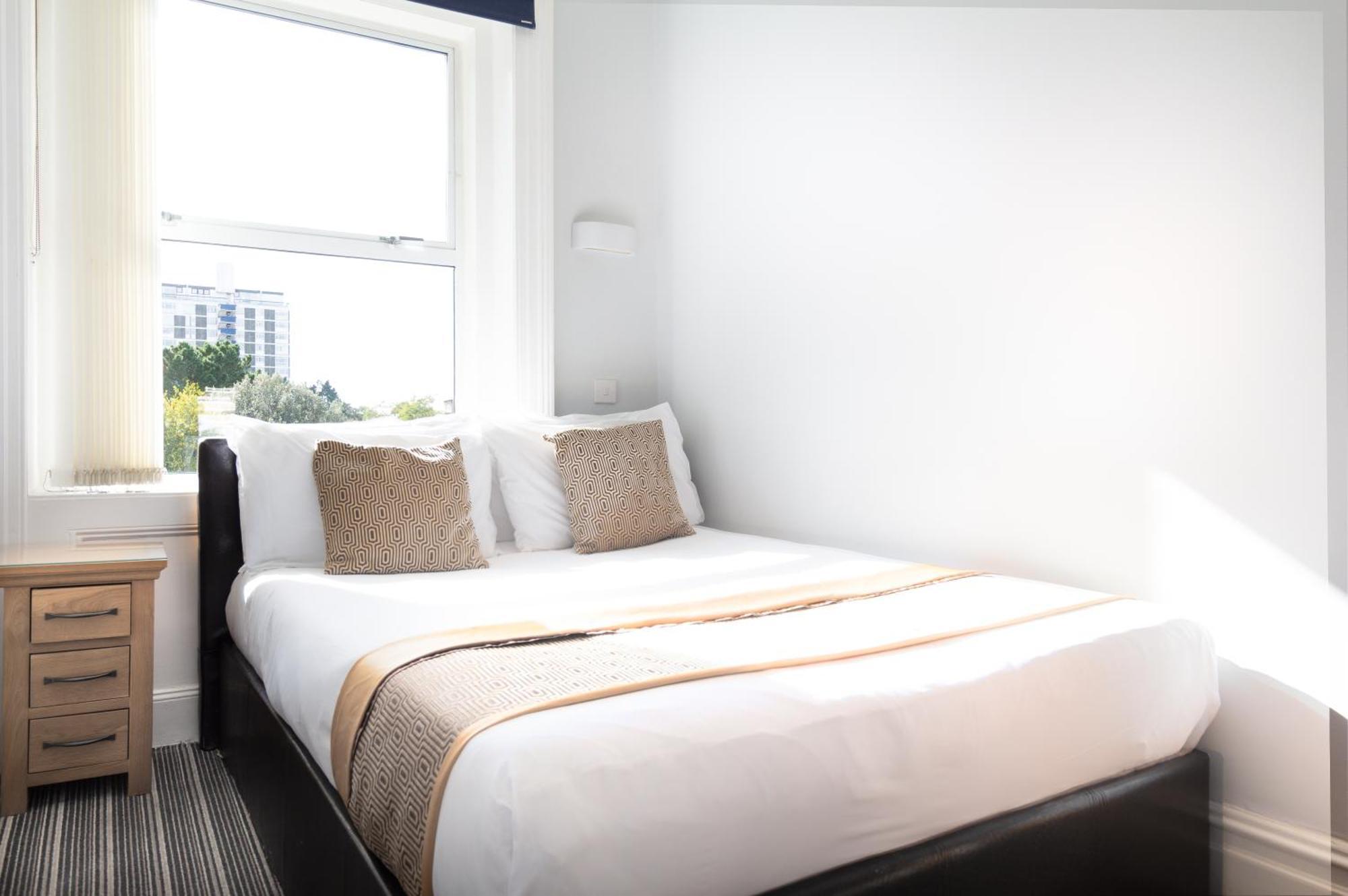 Отель Applewood 3*