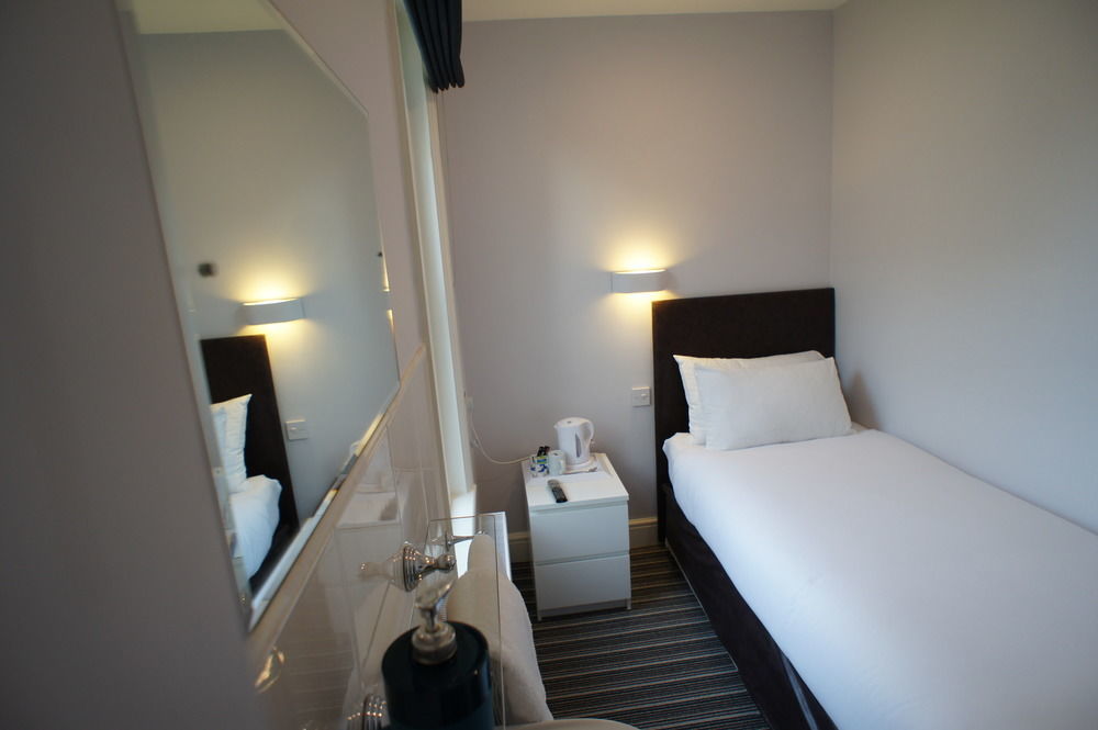 Отель Applewood 3*