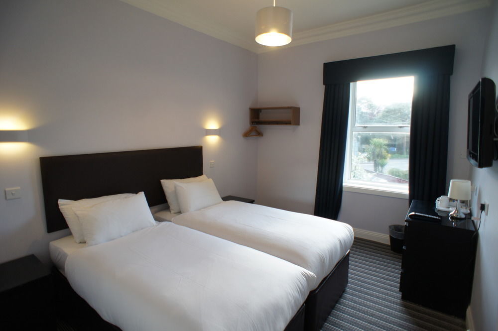 Отель Applewood 3*