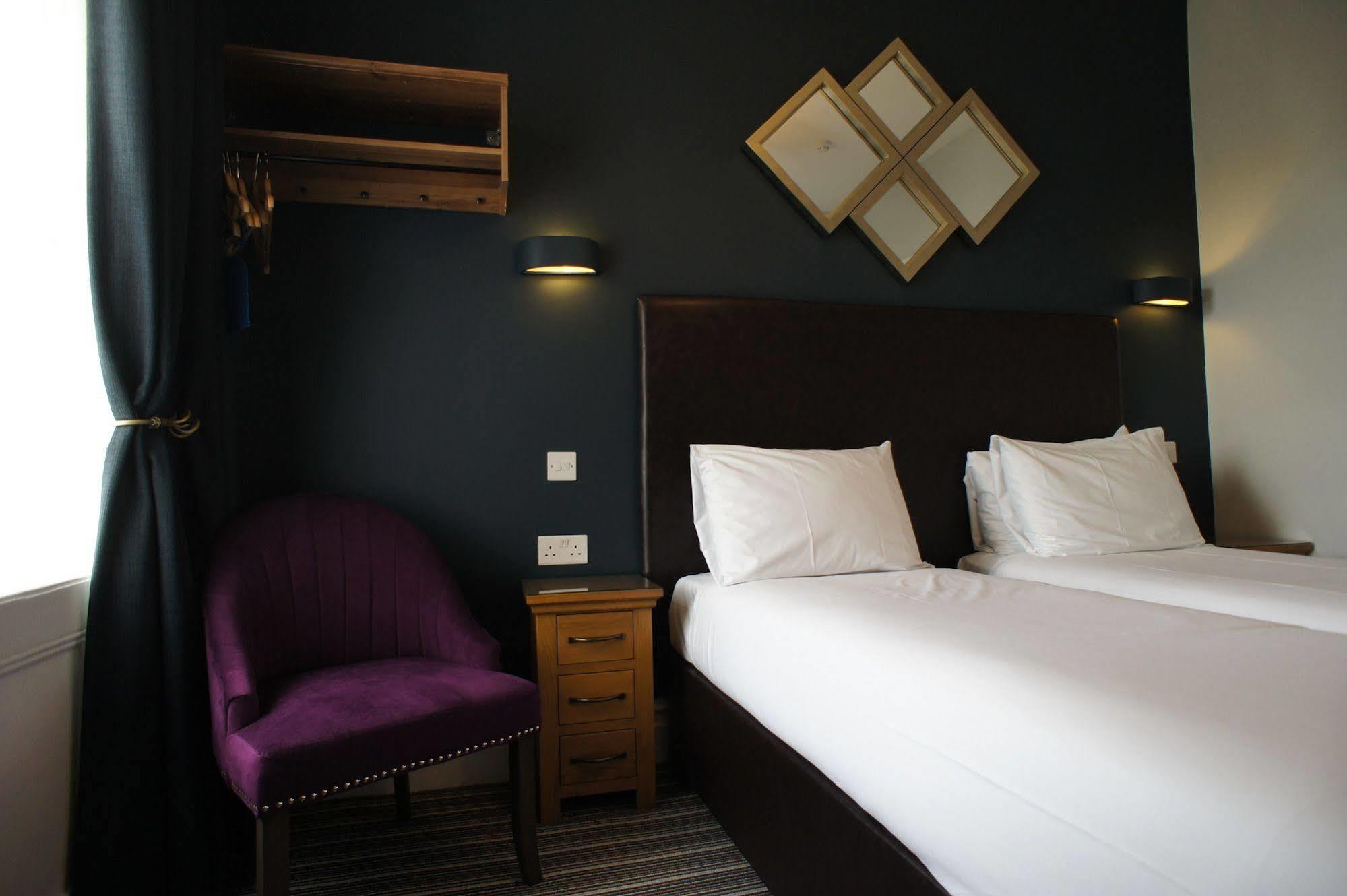 Отель Applewood 3*